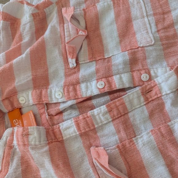 Coral and White blouse - Picture 3 of 3